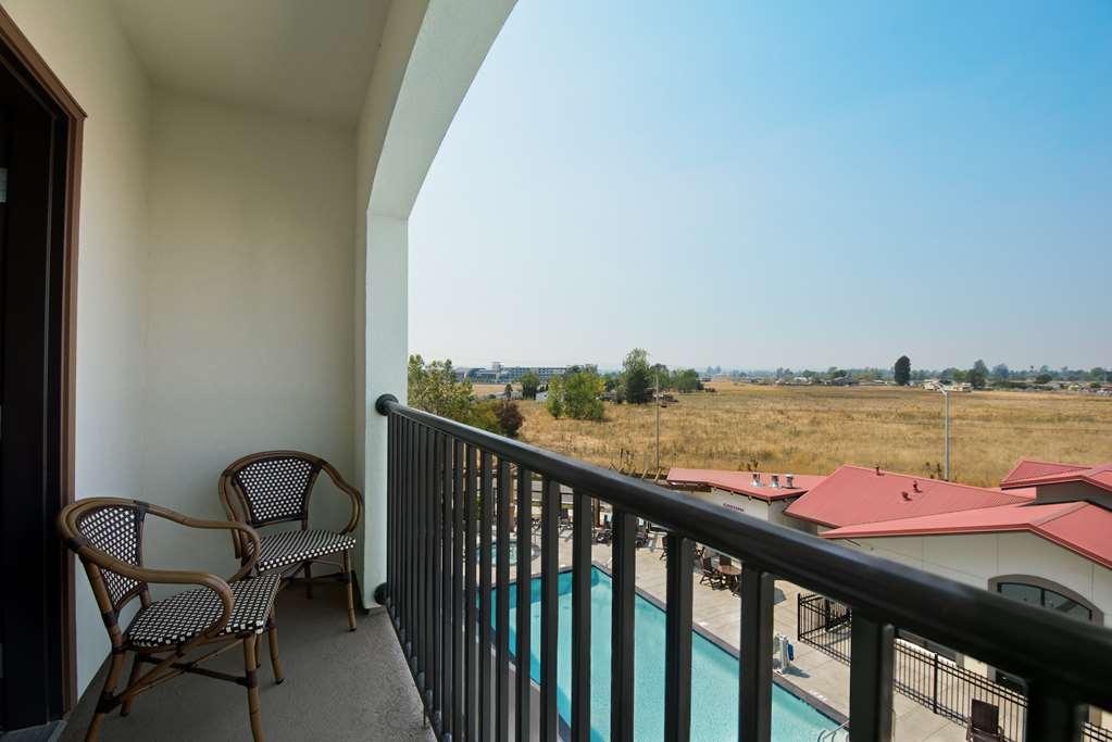 Oxford Suites Sonoma - Rohnert Park Exterior photo