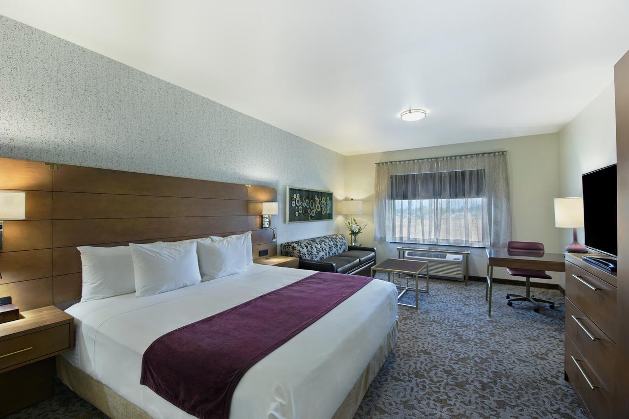 Oxford Suites Sonoma - Rohnert Park Exterior photo