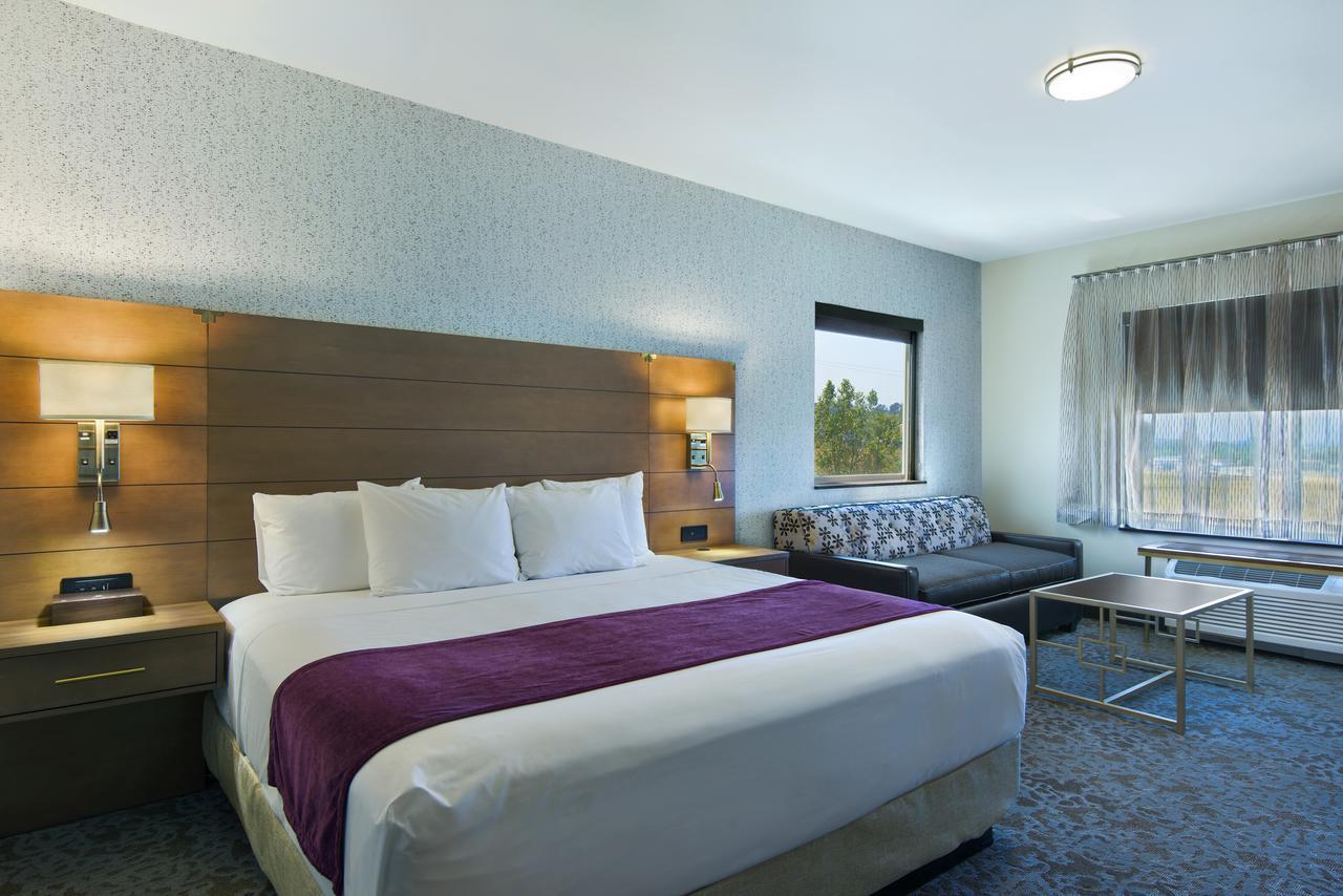 Oxford Suites Sonoma - Rohnert Park Exterior photo